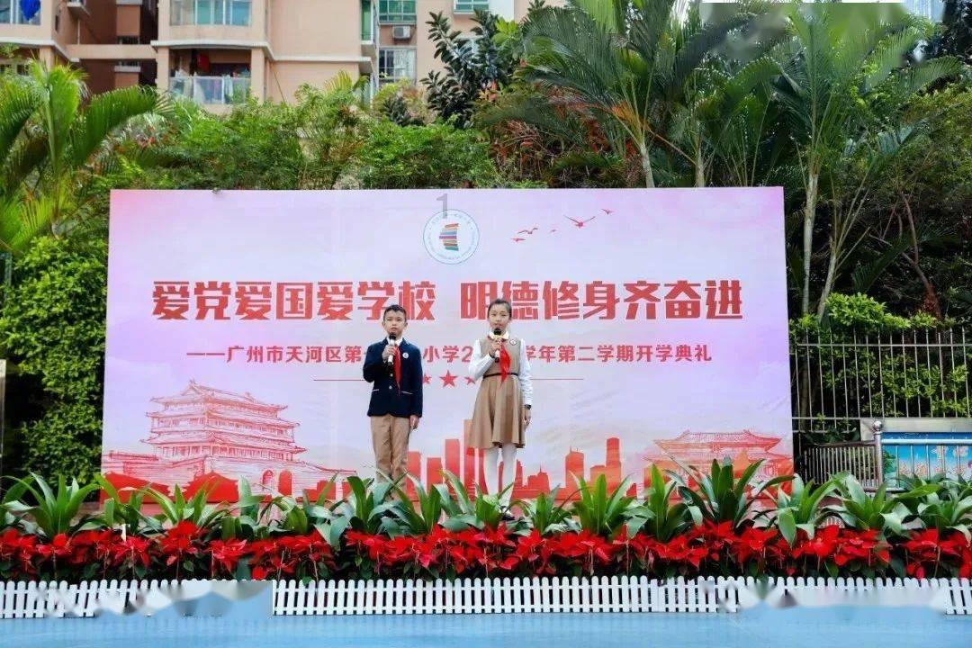 追逐花期的养蜂人