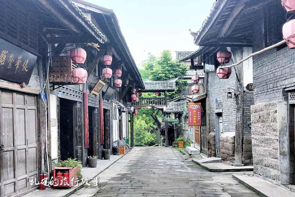 听文物讲故事｜明代“空白期”青花瓷枕的重生